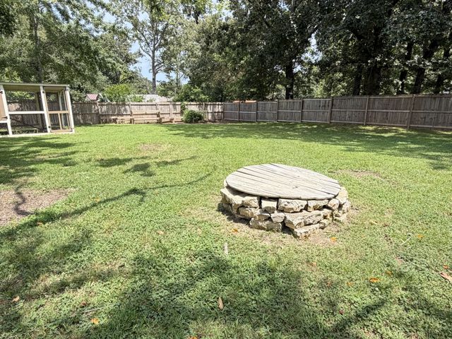 15 Forrest Ave, Hohenwald, TN 38462