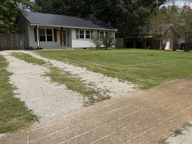 15 Forrest Ave, Hohenwald, TN 38462