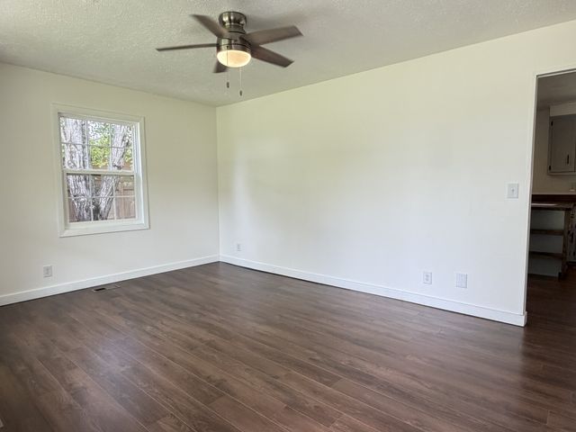 15 Forrest Ave, Hohenwald, TN 38462