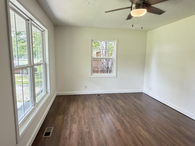 15 Forrest Ave, Hohenwald, TN 38462