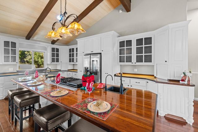 23523 Shadow Dr, Auburn, CA 95602