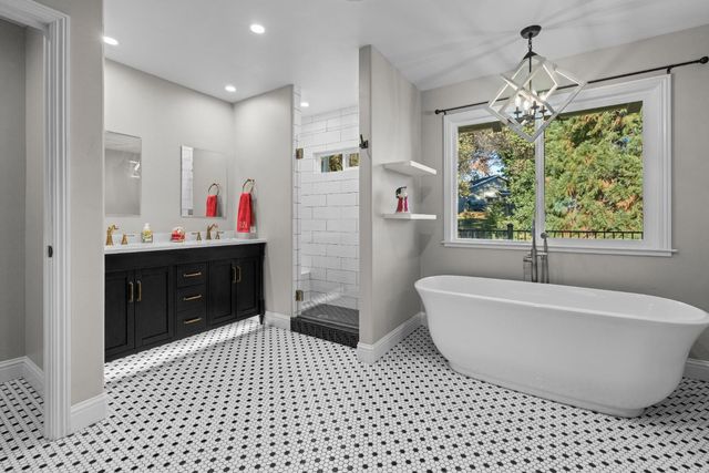 23523 Shadow Dr, Auburn, CA 95602