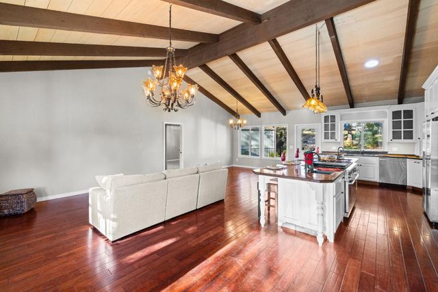 23523 Shadow Dr, Auburn, CA 95602