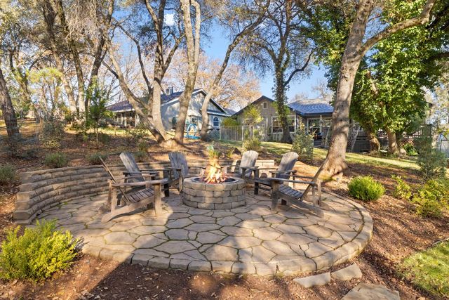 23523 Shadow Dr, Auburn, CA 95602
