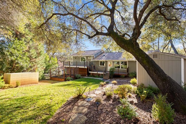 23523 Shadow Dr, Auburn, CA 95602