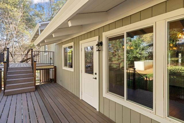 23523 Shadow Dr, Auburn, CA 95602