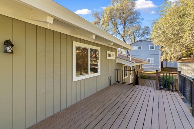 23523 Shadow Dr, Auburn, CA 95602