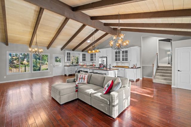 23523 Shadow Dr, Auburn, CA 95602