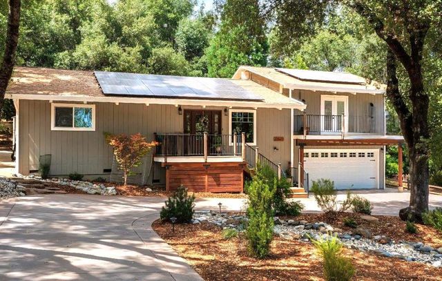 23523 Shadow Dr, Auburn, CA 95602