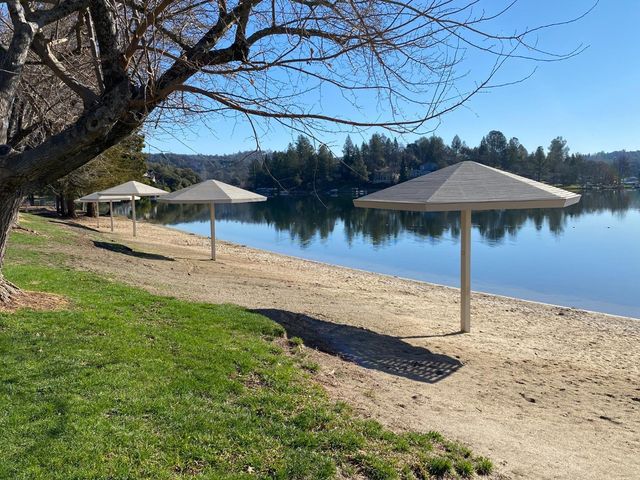 23523 Shadow Dr, Auburn, CA 95602