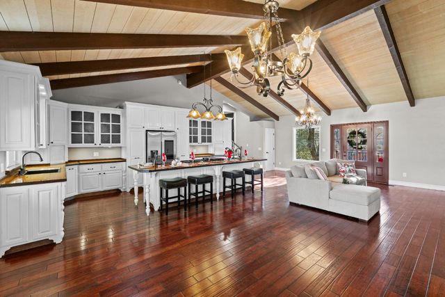 23523 Shadow Dr, Auburn, CA 95602