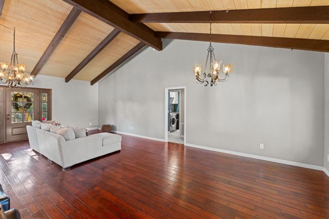 23523 Shadow Dr, Auburn, CA 95602