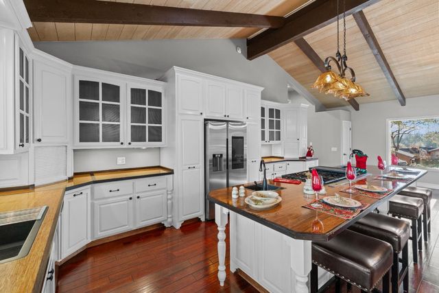 23523 Shadow Dr, Auburn, CA 95602