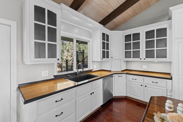 23523 Shadow Dr, Auburn, CA 95602