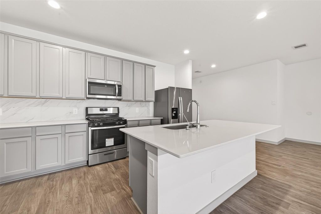 Image 10 of property listing at 1826 Sandy Trail Lane, Richmond, TX 77469