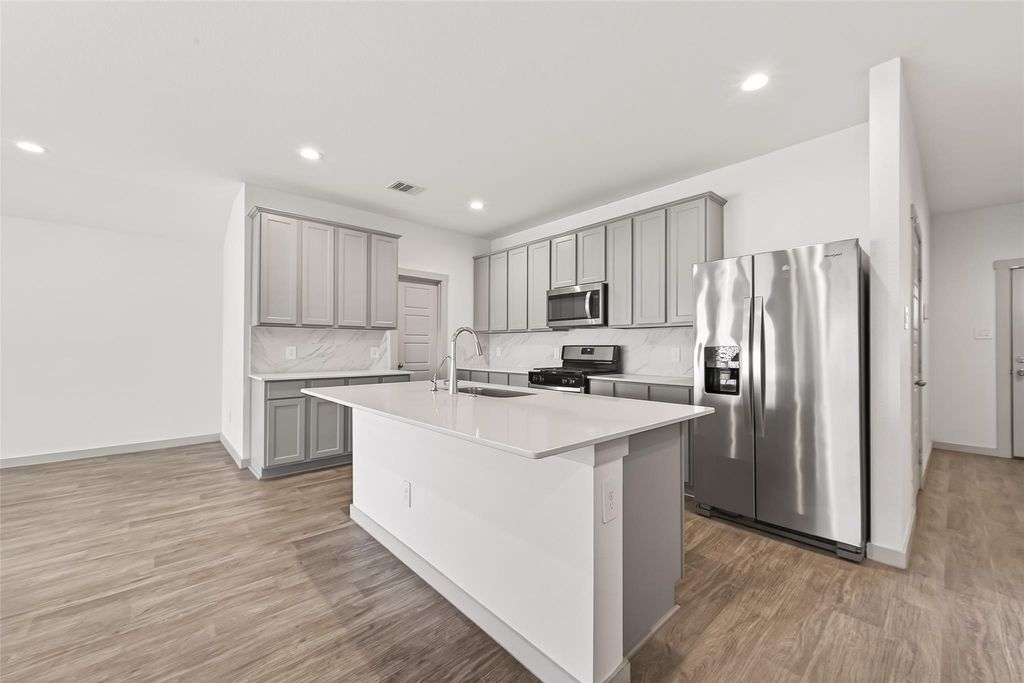 Image 12 of property listing at 1826 Sandy Trail Lane, Richmond, TX 77469