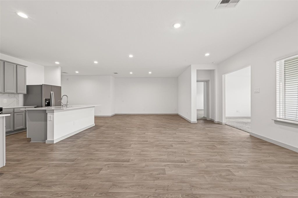 Image 8 of property listing at 1826 Sandy Trail Lane, Richmond, TX 77469