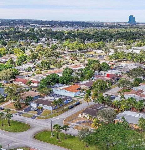 5401 W Park Road, Hollywood, FL 33021