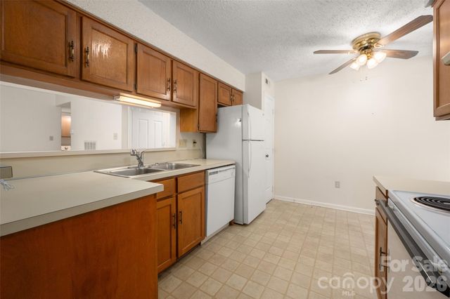 7203 Winery Lane, Charlotte, NC 28227