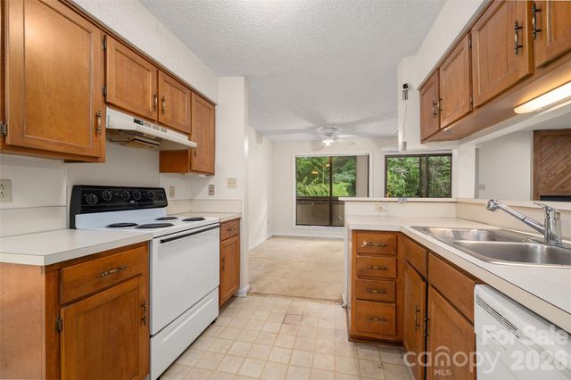 7203 Winery Lane, Charlotte, NC 28227