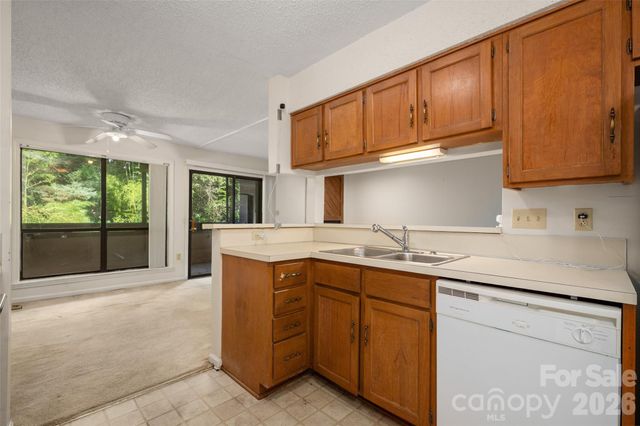 7203 Winery Lane, Charlotte, NC 28227