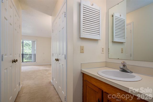 7203 Winery Lane, Charlotte, NC 28227