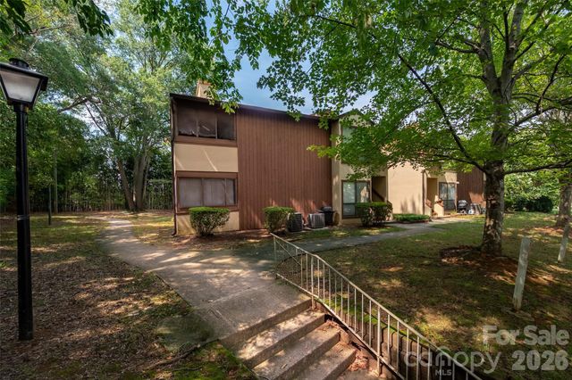 7203 Winery Lane, Charlotte, NC 28227