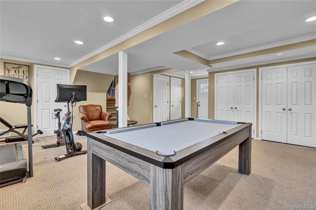 18 Frost Lane, Greenlawn, NY 11740