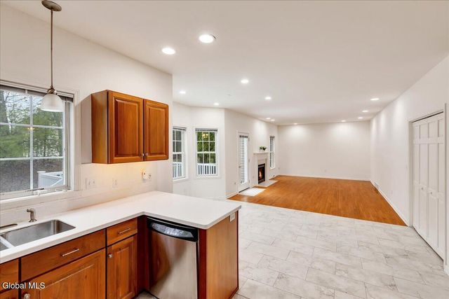 36 Oakmont Street, Niskayuna, NY 12309