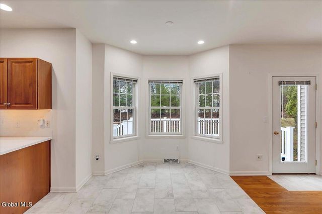 36 Oakmont Street, Niskayuna, NY 12309