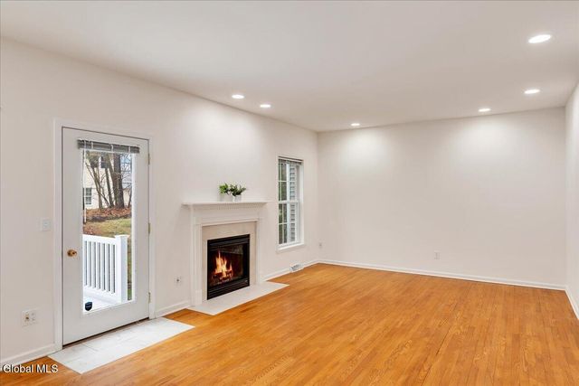 36 Oakmont Street, Niskayuna, NY 12309