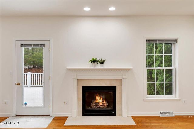 36 Oakmont Street, Niskayuna, NY 12309