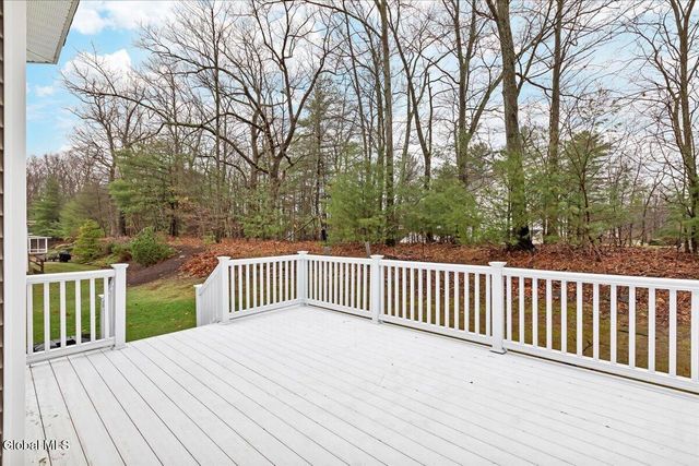 36 Oakmont Street, Niskayuna, NY 12309