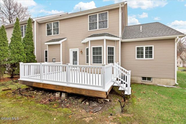 36 Oakmont Street, Niskayuna, NY 12309