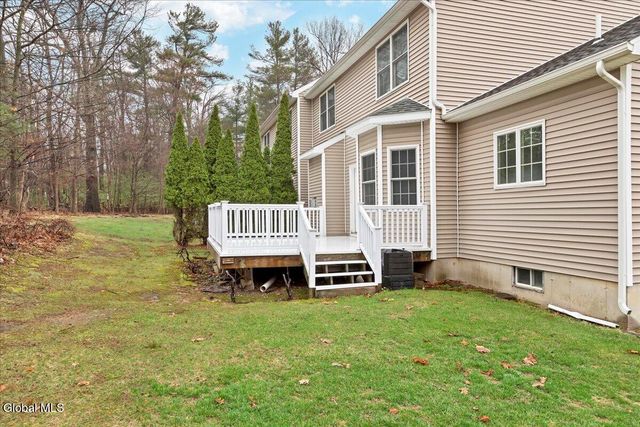 36 Oakmont Street, Niskayuna, NY 12309