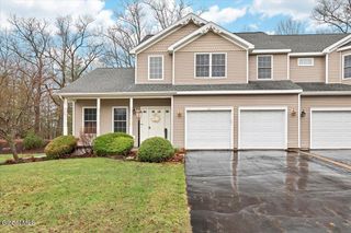 36 Oakmont Street, Niskayuna, NY 12309