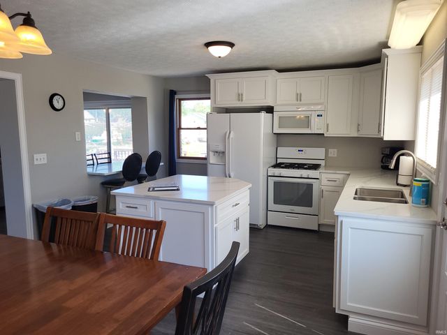 9723 N MARINE KEY DR, Syracuse, IN 46567