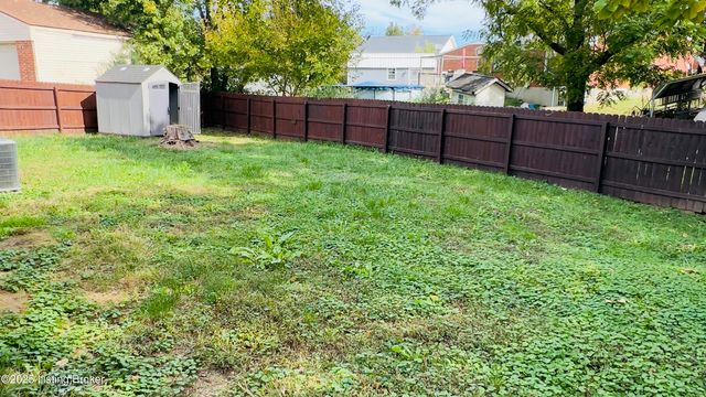 384 Glenview Rd, Louisville, KY 40229