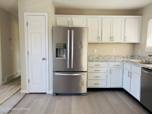 384 Glenview Rd, Louisville, KY 40229