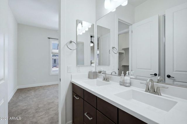 3034 E Desert Lane, Phoenix, AZ 85042