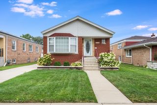 8742 S Fairfield Avenue, Evergreen Park, IL 60805