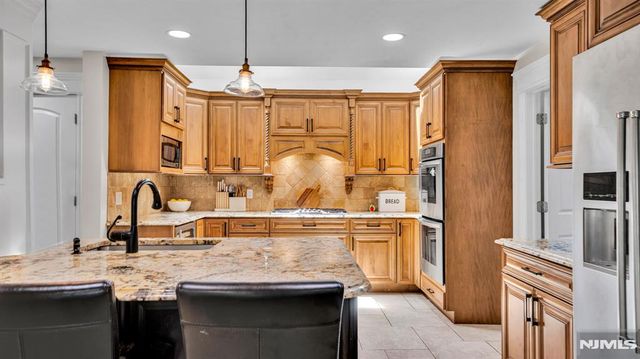 26 Devonshire Road, Cresskill, NJ 07626