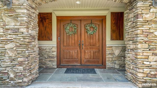 26 Devonshire Road, Cresskill, NJ 07626