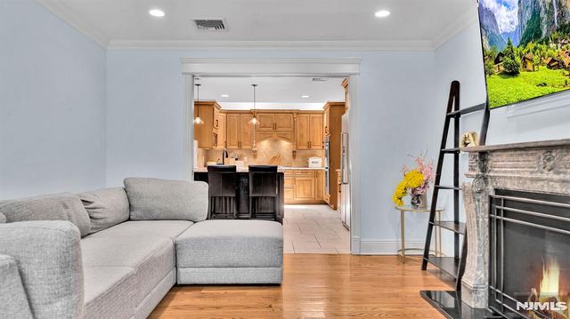 26 Devonshire Road, Cresskill, NJ 07626