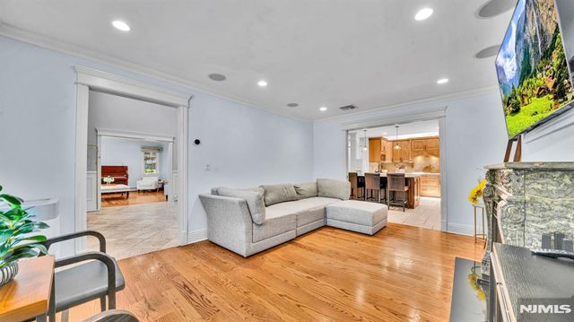 26 Devonshire Road, Cresskill, NJ 07626