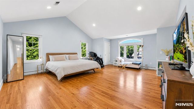26 Devonshire Road, Cresskill, NJ 07626