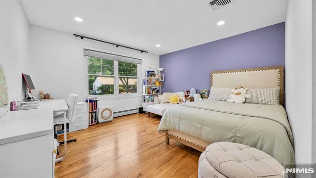 26 Devonshire Road, Cresskill, NJ 07626
