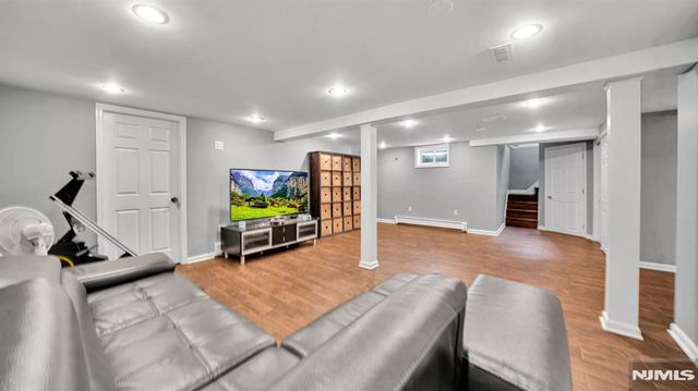 26 Devonshire Road, Cresskill, NJ 07626