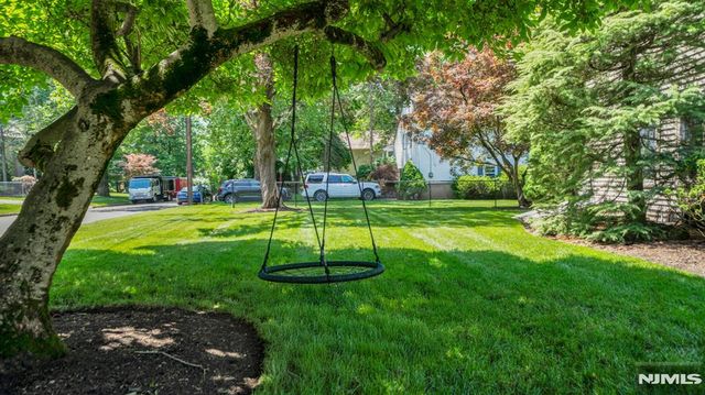 26 Devonshire Road, Cresskill, NJ 07626