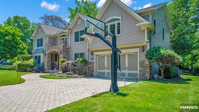 26 Devonshire Road, Cresskill, NJ 07626